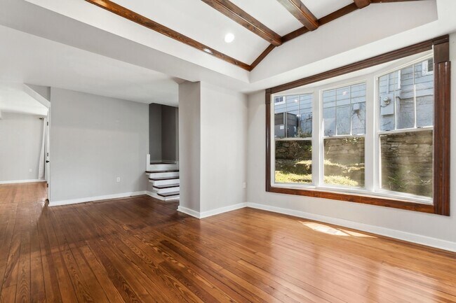 Building Photo - 1906 Vine St