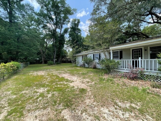 Building Photo - Convenient Location off Halls Mill