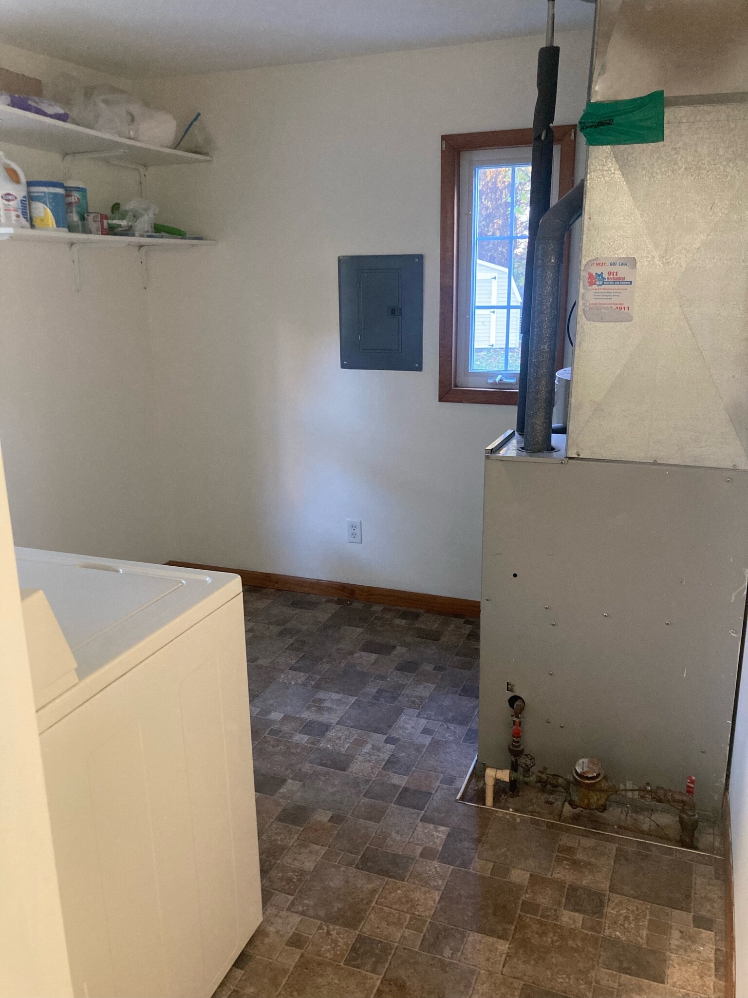 Building Photo - 990 Pine Rd