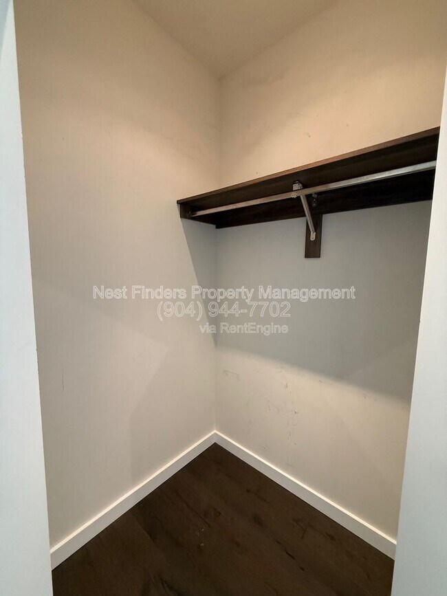 Building Photo - 1733 Memorial Park Terrace