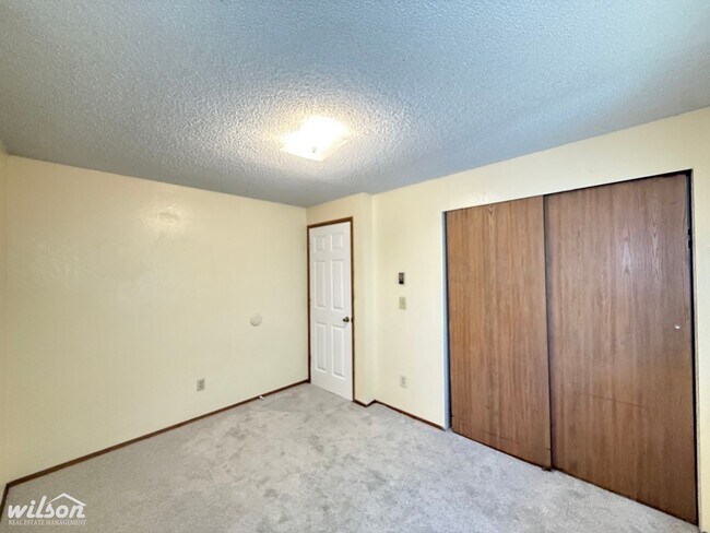 Building Photo - 1211 Ledwich Ave