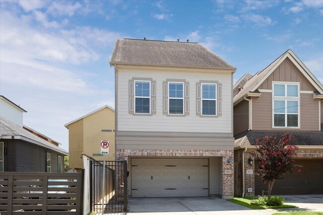 Building Photo - 4415 Marina St