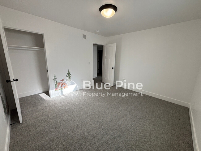 Building Photo - 4403 E Hatch Holw Ln