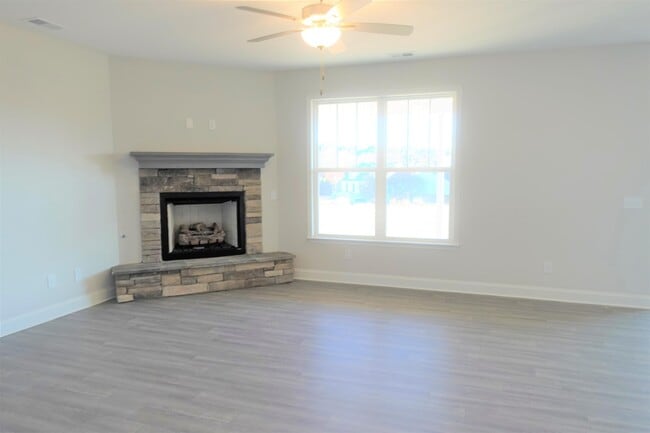 Building Photo - 2704 Millhone Dr