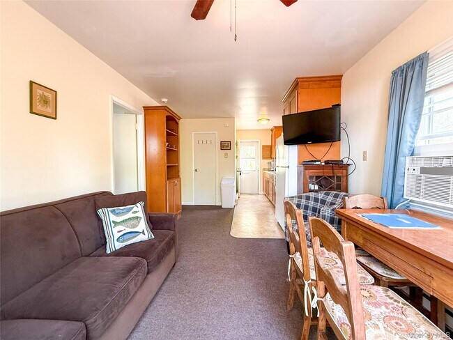 Building Photo - 8515 Soundview Ave