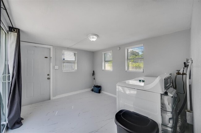 Building Photo - 1601 Palm Way