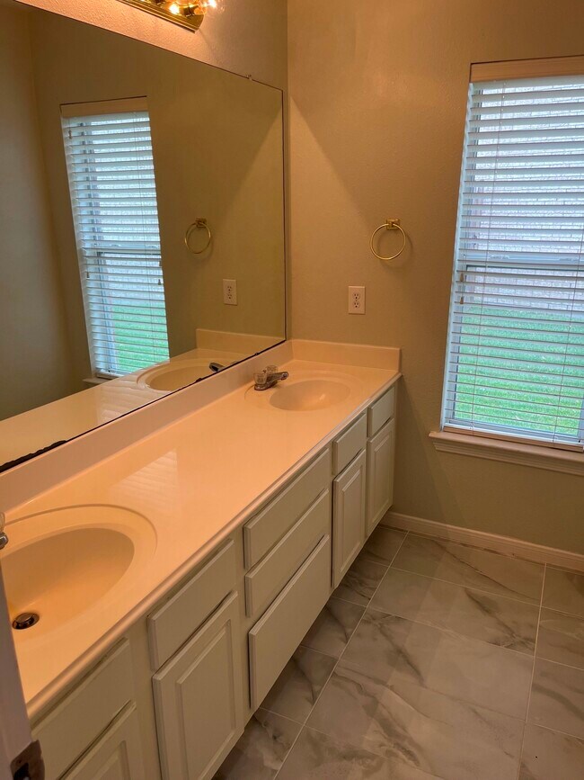 Building Photo - 21806 Silverpeak Ct