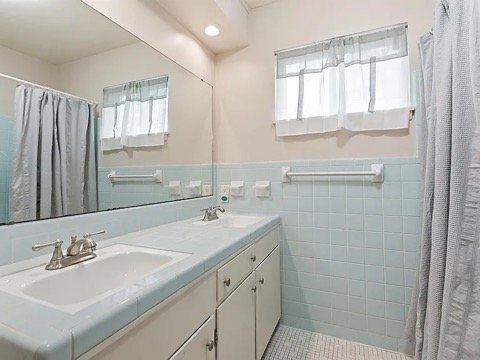 Building Photo - 6700 Evergreen Dr
