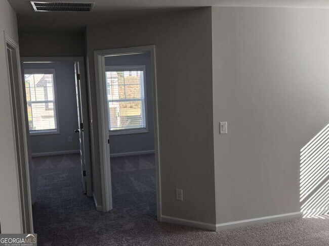 Building Photo - 3370 Westgate Park Dr