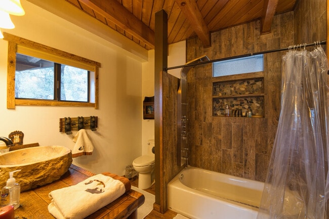 Building Photo - 16717 Quail Pl