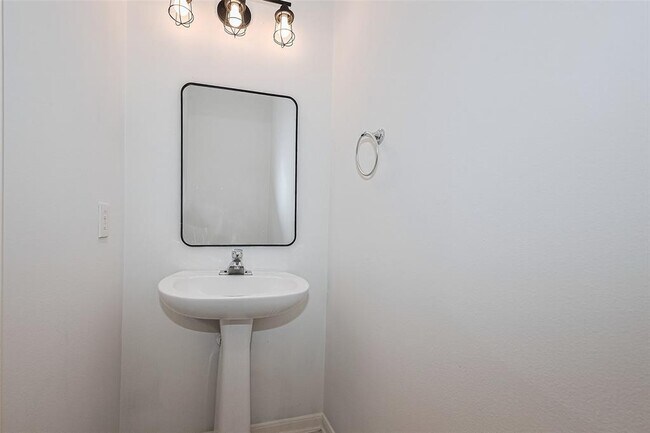 Building Photo - 15603 Mustang Island Dr