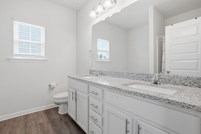 Building Photo - Vale Loop