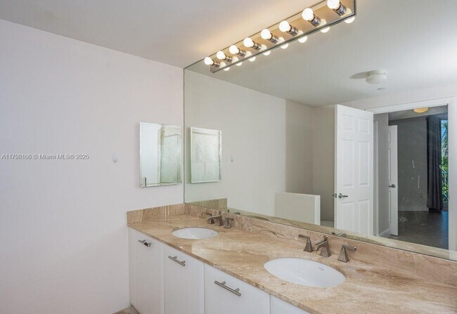 Building Photo - 510 NW 84th Ave