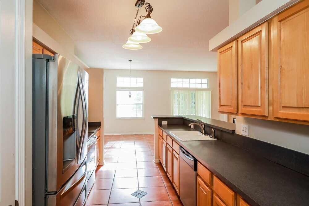 Building Photo - 272 Village Green Ave