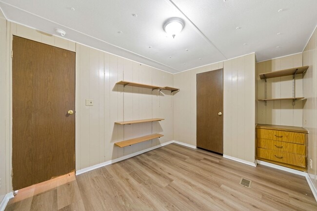 Building Photo - 2 Bedroom/1 Bathroom Home in the Green Valley Estates Subdivision!