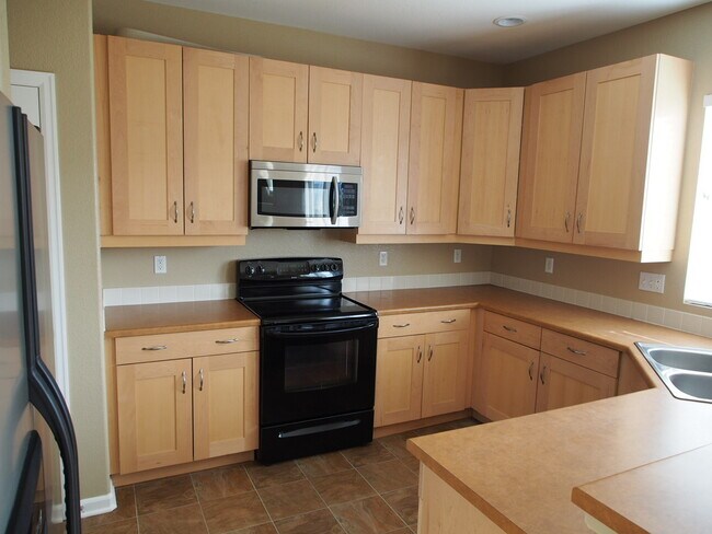 Building Photo - The Meadows Deceptively Spacious w/3BD plus Large Loft! Available Now.