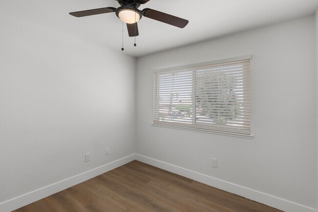 Building Photo - 72629 Edgehill Dr