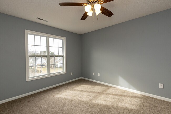 Building Photo - 204 Landmark Dr