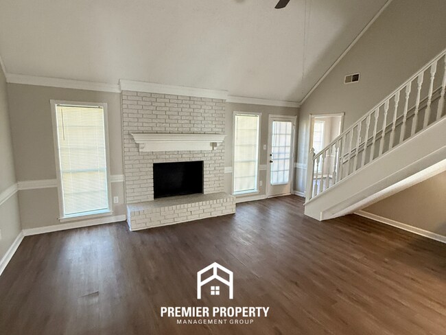 Building Photo - 4627 Chelwood Dr