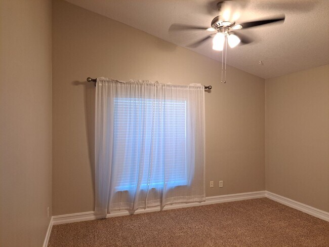 Building Photo - Pool Home in Oak Valley