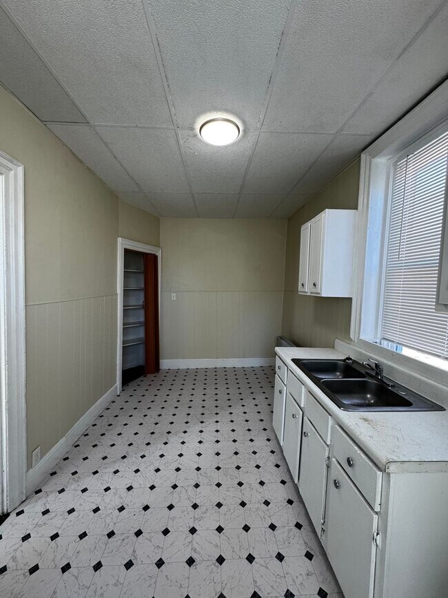 Building Photo - 41 N 10th St