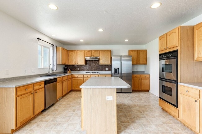 Building Photo - 4 Bed, 2.5 Bath Home in Trailside’s Sun Meadow Neighborhood
