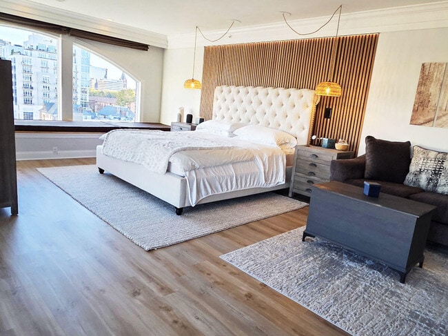 Building Photo - 1515 N Van Buren St