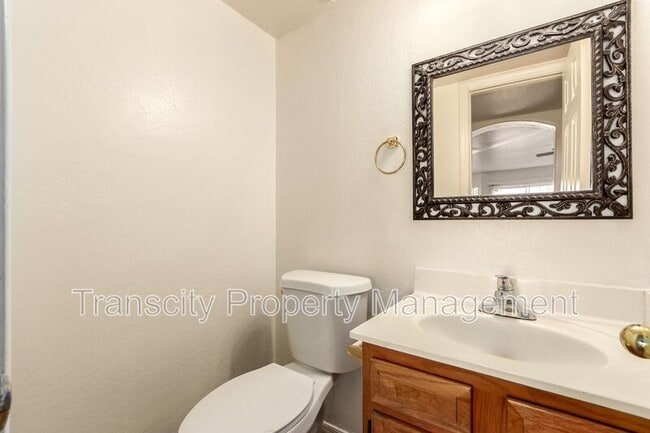 Building Photo - 3722 E Long Lake Rd