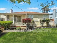 Building Photo - 571 El Paseo Dr