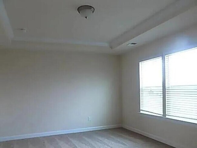 Building Photo - 5633 Garrow Glen Rd