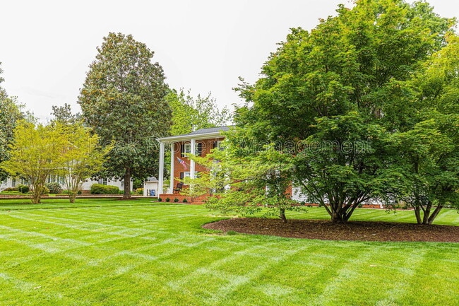 Building Photo - 9133 Robin Ridge Dr