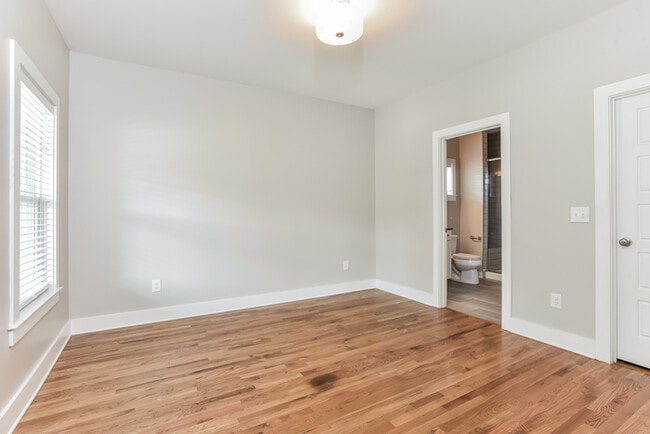 Building Photo - 2022B Greenwood Cir