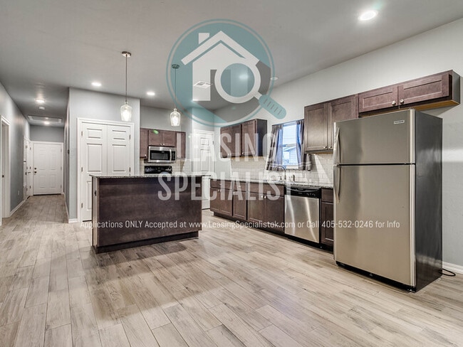 Building Photo - Central Norman 4 Bed 3 Bath House PRE-LEAS...