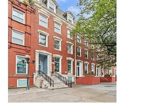 Building Photo - 317 E North Ave