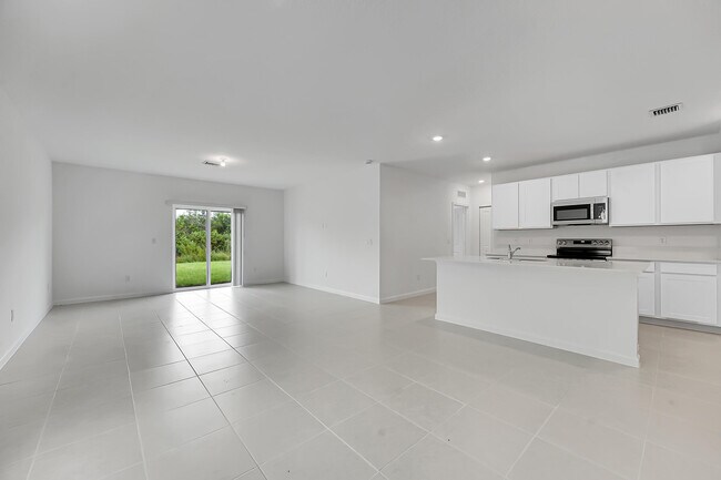 Building Photo - 662 Carlyle Wy