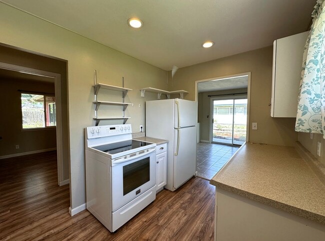 Building Photo - Cutest 3-Bedroom House with Covered Back Patio + Bonus Storage/Office!