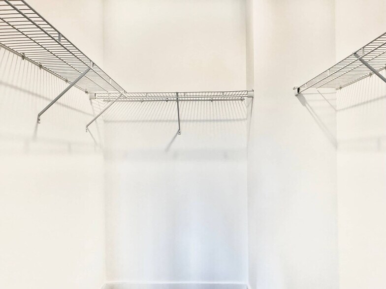 Building Photo - 525 Parkway Dr NE