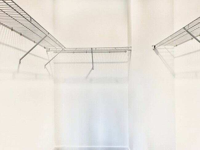 Building Photo - 525 Parkway Dr NE