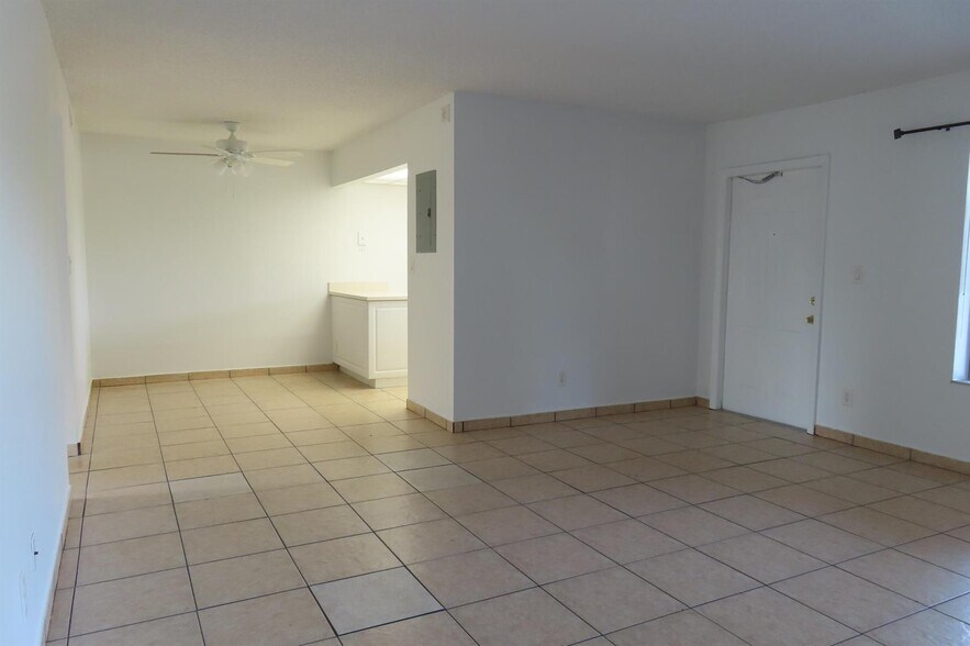 Building Photo - 6900 SW 39th St
