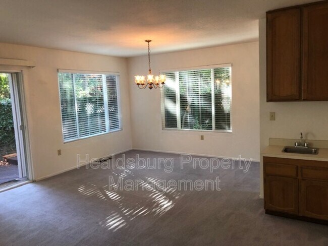 Building Photo - 1304 Foothill Dr