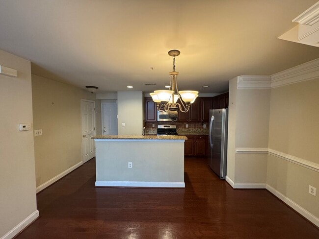 Building Photo - Fantastic 2 Bed 2.5 Bath Interior Townhome...