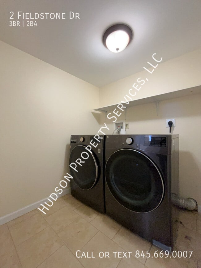 Building Photo - 2 Fieldstone Dr