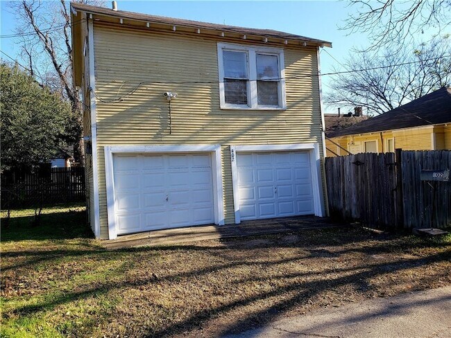 Building Photo - 402 N Augusta St