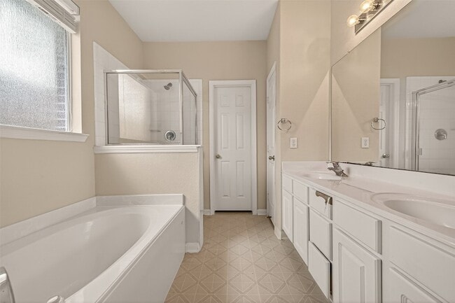 Building Photo - 13915 Maleewan Ln