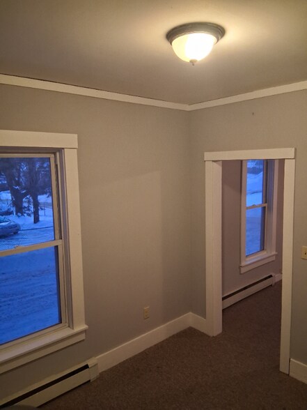 Building Photo - 15 School St