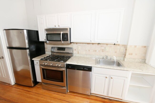 Building Photo - Lovely 3 bedroom home near Howard Universt...