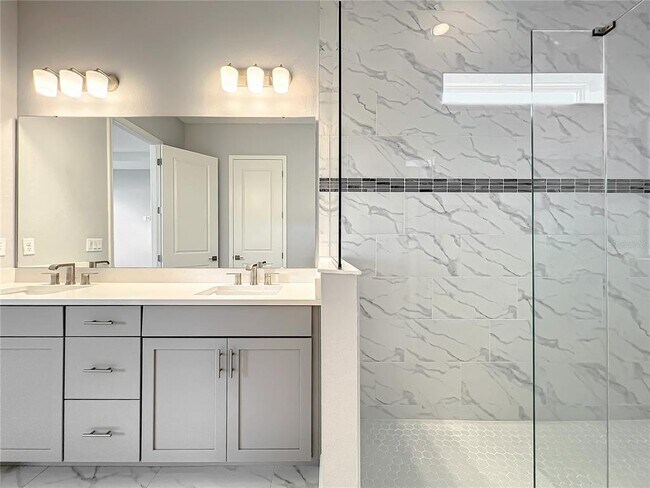 Building Photo - 13181 McMillan Dr