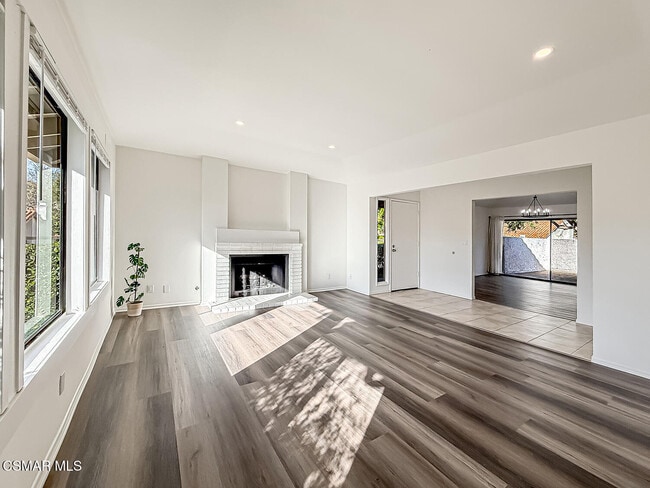 Building Photo - 655 Arroyo Oaks Dr