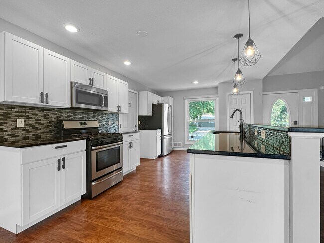 Building Photo - 2814 Woodridge Ln