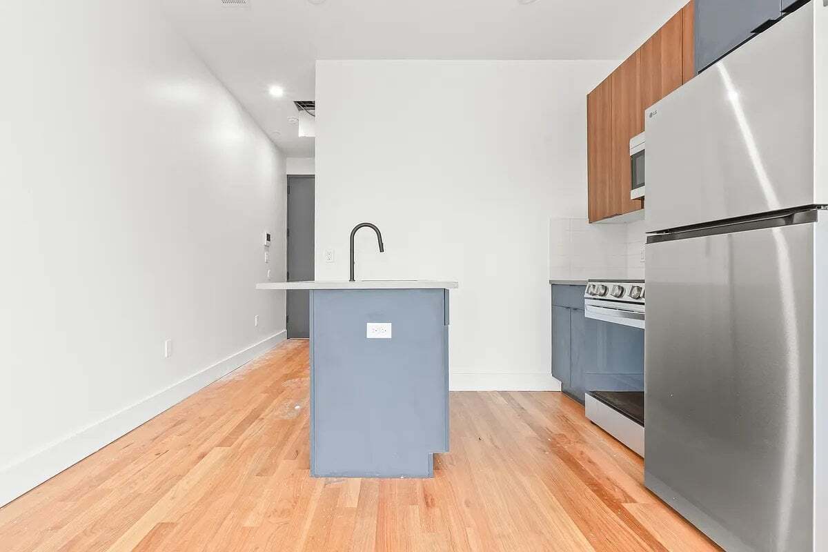 Building Photo - 271 E 28th St